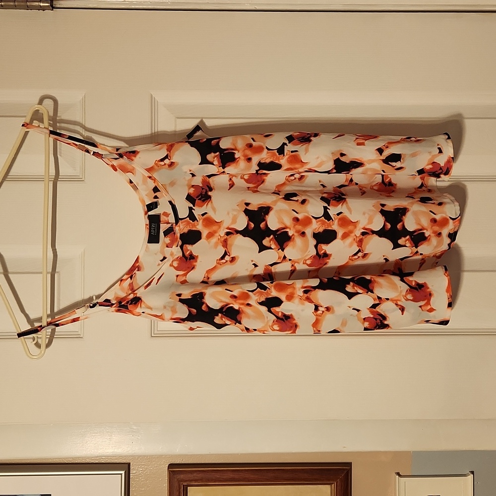 Apt 9 floral spaghetti strap top with adjustable straps. Fits flowy. Worn once